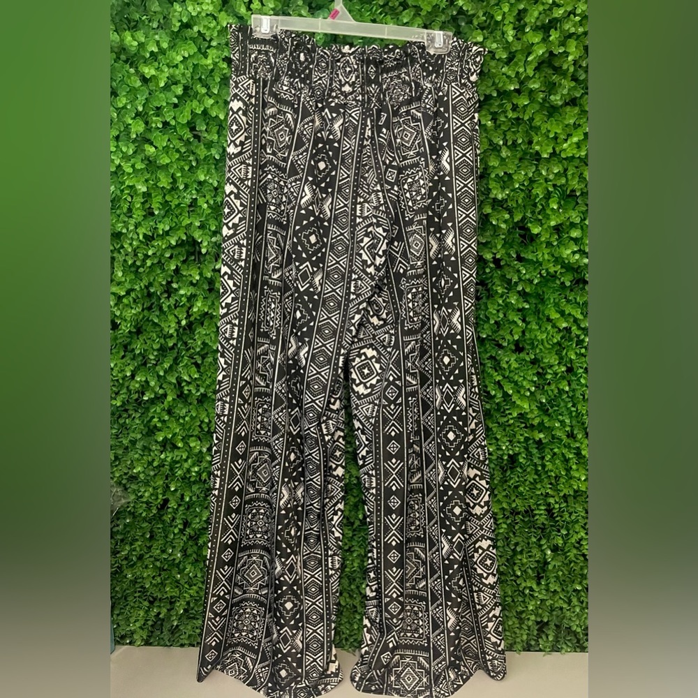 West Loop Women's Large Palazzo Pants Black and White Aztec like NWT - Picture 6 of 11